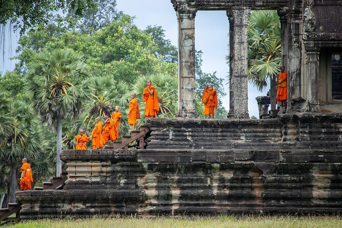 Private Angkor Tour With Local Guide & Inclusive Lunch - Discovering Hidden Gems: Ta Nei and Srah Srang