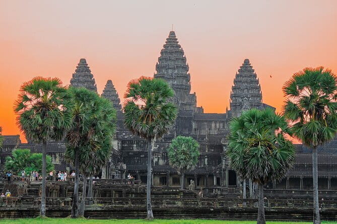 Private Angkor Wat Sunrise Guide Tour include Breakfast and Snack - From the Hotel to Angkor Wat: An Early Morning Start