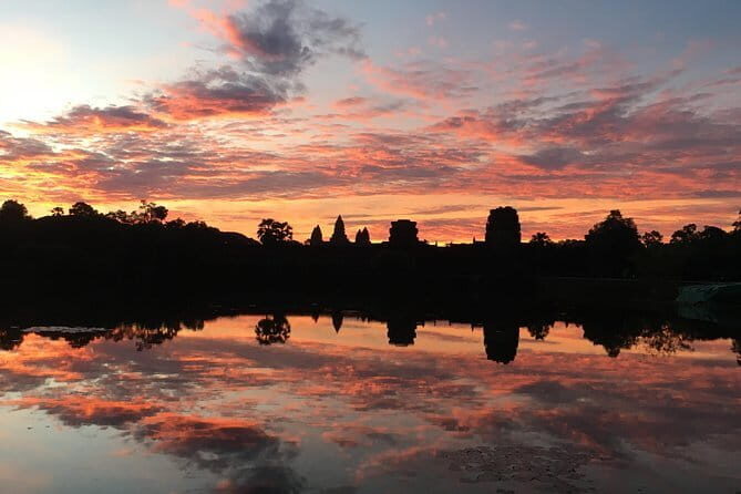 Private Angkor Wat Sunrise Guide Tour include Breakfast and Snack - Return to Siem Reap and Reflection