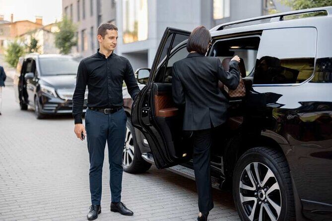 Private Arrival Transfer: Honolulu International Airport to Oahu Hotels or Cruise Terminal - What is this tour about?