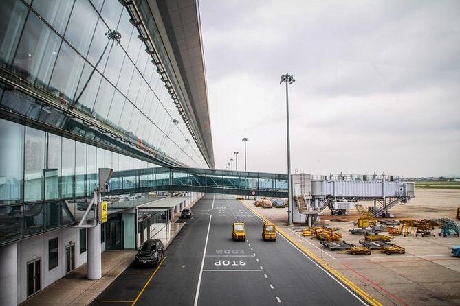 Private Arrival Transfer : Osaka Itami Airport to Osaka City - Who Will Love This Service?