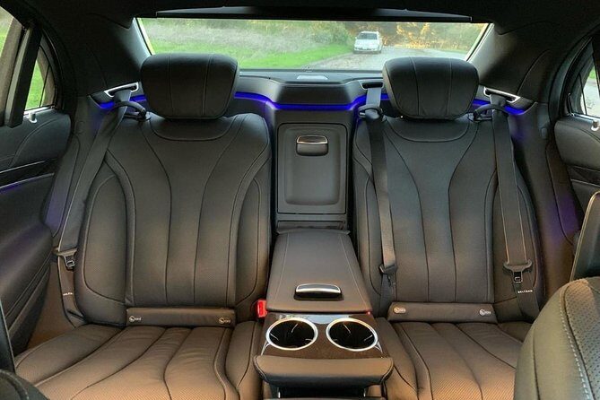 Private Arrival Transfer - YYZ Airport to Toronto Downton Hotel & Accommodations - Introduction: A Smooth Start to Your Toronto Trip