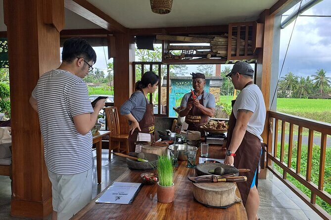Private Balinese Cooking Class in Ubud at Santika's Home - Key Points