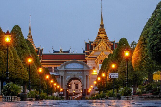 Private Bangkok Night Tour by Tuk Tuk with Dinner - The Dinner Experience