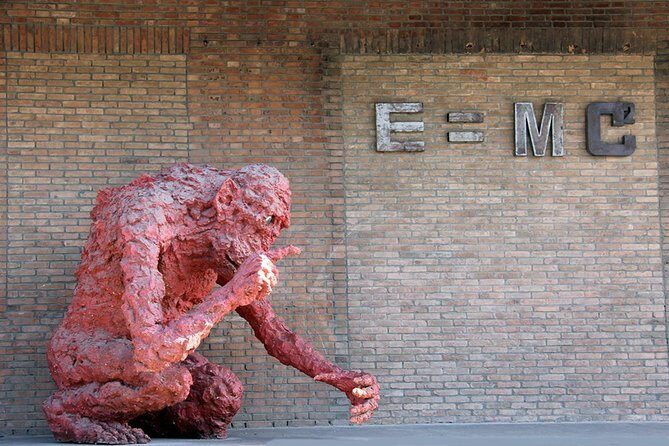 Private Beijing Art Tour including Red Gate Gallery, 798 Art Zone and Guanfu Museum - Exploring Beijing’s Artistic Heart: A Deep Dive into the Private Art Tour