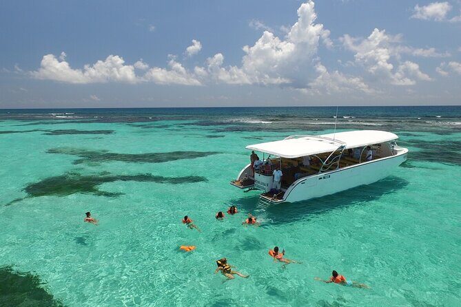 Private Boat Unlimited Party to Isla Mujeres + Transfer - Key Points