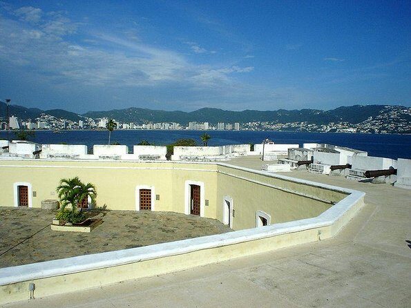 Private Car and Tour Guide Service in Acapulco - Key Points