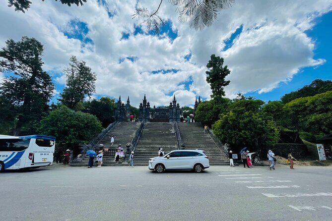 Private Car from Hue to Hoi An with sightseeing via Hai Van Pass - A Comfortable and Scenic Way to Travel