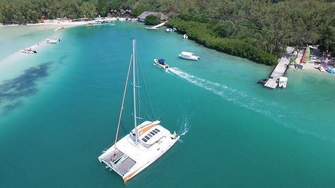 Private Charter Full Day Cruise: Île aux Cerfs - An In-Depth Look at the Cruise Experience