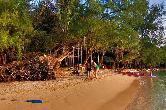 [PRIVATE CHARTER] SEA-KAYAKING along HALF-MOON BAY & SUNSET DRIFTING & DINNER - Authentic Experiences Reported by Travelers