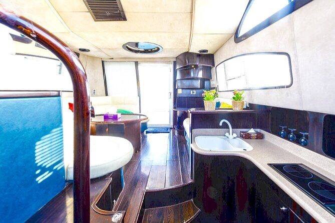 Private Charter Yacht: Dubai Marina, Atlantis And Burj al Arab - Final Words of Advice