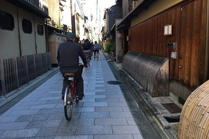 Private Cycling Tour by e-bike (AM; with an authorized guide) - What Makes This Tour Stand Out?
