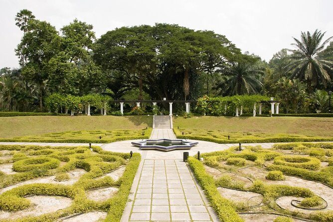 Private Day Kuala Lumpur Photographic Tour With Petronas Twin Tower & Batu Caves - FAQs