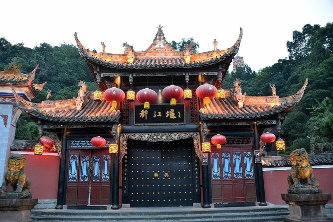 Private Day Tour: Chengdu Wuhou Temple, Jili and Dujiangyan Irrigation System - Who Is This Tour Best For?