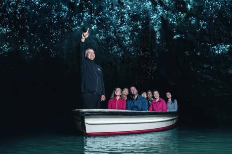 Private Day Tour: Waitomo Glowworms & Hobbiton Movie Set - Exploring the Magic of Hobbiton
