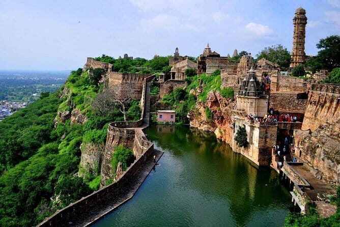 Private Day Trip to Mount Abu from Udaipur by Car - Reaching Guru Shikhar for Panoramic Views