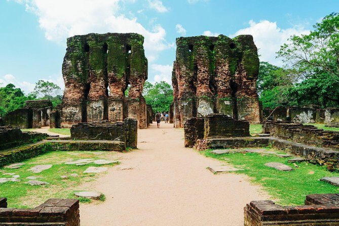 Private Day Trip To Sigiriya rock And Polonnaruw Ruins - Key Points