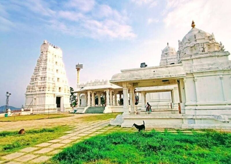 Private Daytrip to Ramoji Film City and Sanghi Temple by Car - FAQ
