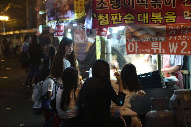 Private evening at leisure in Seoul with an English-speaking guide - The Guide’s Background and What It Means for You