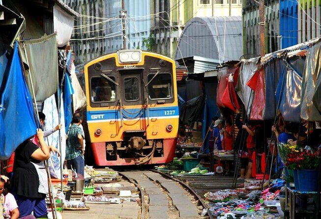 Private Excursion to Maeklong Railway & Amphawa Floating Markets - Exploring the Charm of Thailand’s Markets: A Detailed Review of the Private Maeklong & Amphawa Tour