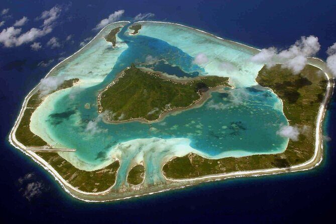Private flight over Maupiti, the little sister of Bora-Bora - A Closer Look at the Flight Experience