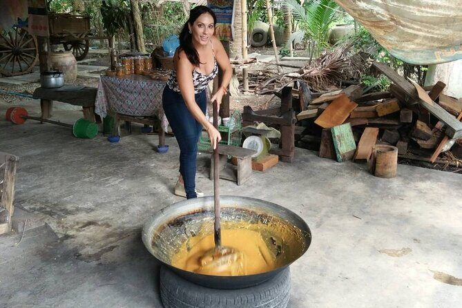 PRIVATE Floating Market + DRAGON Temple + DO like a Local - Who Will Love This Tour?