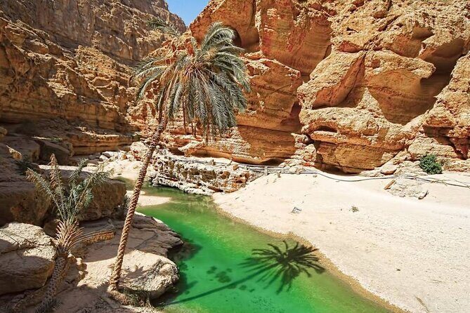 Private Full-Day Wadi Shab and Bimmah Sinkhole Tour - Starting at Bimmah Sinkhole
