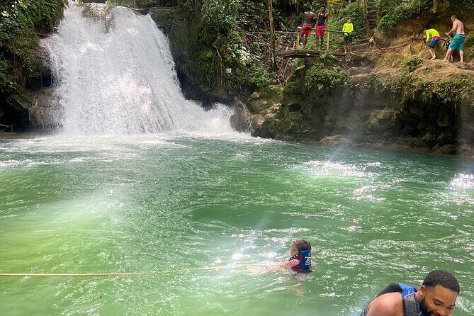 Private fun fill tour from Montego Bay to dunns river & blue hole - Authenticity and the Guide’s Role