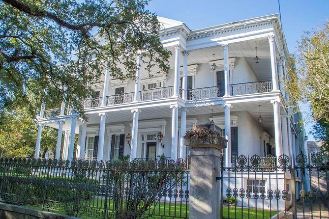 Private Garden District Walking Tour With Lafayette Cemetery No 1 - An In-Depth Look at the Tour Experience