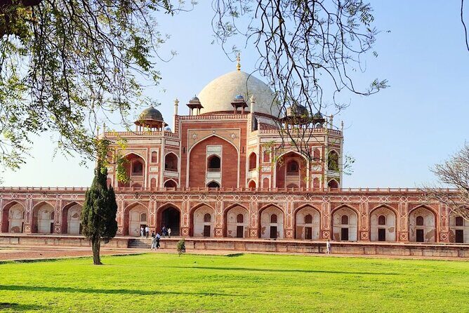 Private Guided City Tour in Old and New Delhi - Detailed Breakdown of the Tour