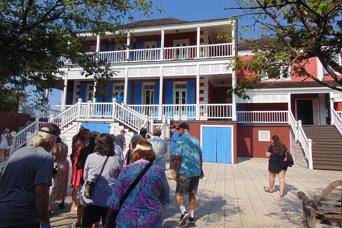 Private Guided Island Tour in Nassau Bahamas -Free Wifi & Drinks - FAQ