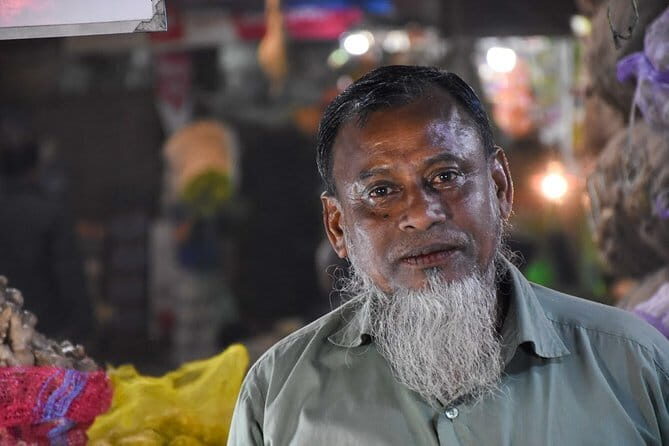 Private Guided Tour to Kawran's Bazar with Pick Up. - The Bustling Heart of Dhaka: New Market