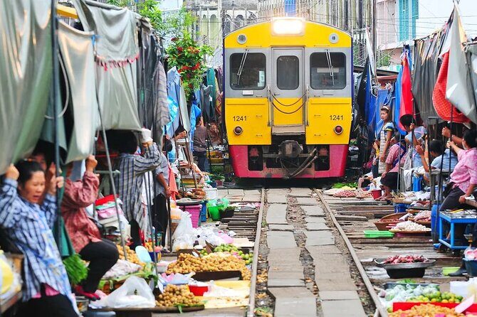 Private Guided Tour to Train Market and Damnoensaduak Floating Market - An In-Depth Look at the Tour Experience