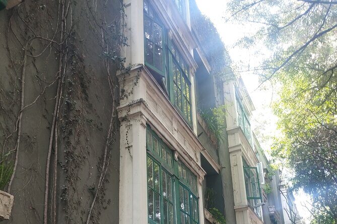 Private guided walking tour in La Condesa neighborhood with transportation - The Heart of La Condesa: An Introduction to Its Charm