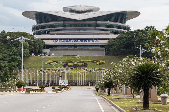 Private Half-Day Putrajaya Tour with Lake Cruise from Kuala Lumpur - FAQ