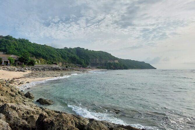 Private Half-Day Uluwatu Beach and Temple Tour - Key Points