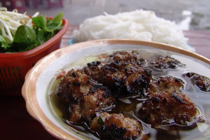 Private Hanoi Street Food Walking Tour With Real Foodie - Exploring Hanoi’s Street Food Scene