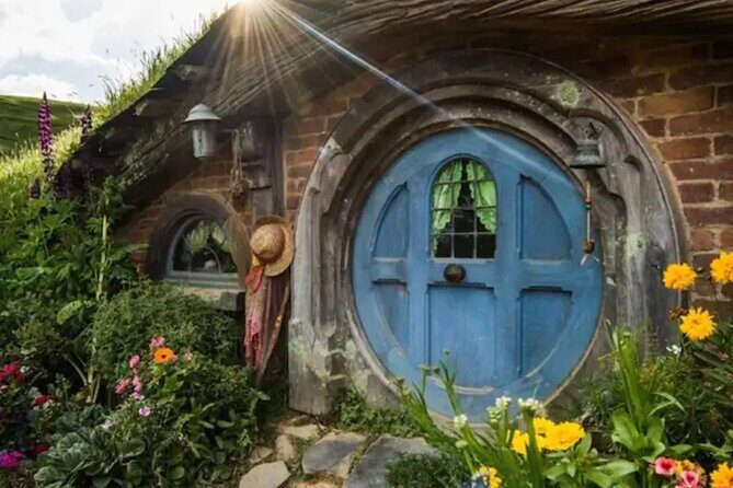 Private Hobbiton, Waitomo Caves, Blue Spring & Hamilton Transfer - An in-depth look at the tours itinerary and what you can expect