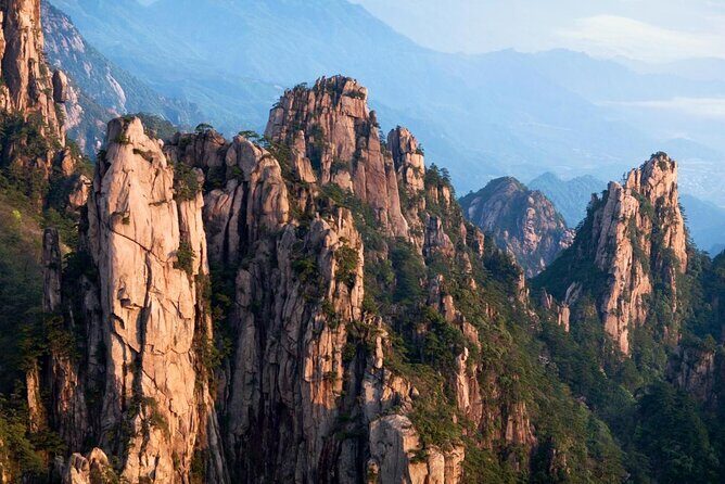 Private Huangshan 4-Day Tour to Visit Yellow Mountain and Hongcun Village - Day 1: Arrival and the Charm of Tunxi Ancient Street