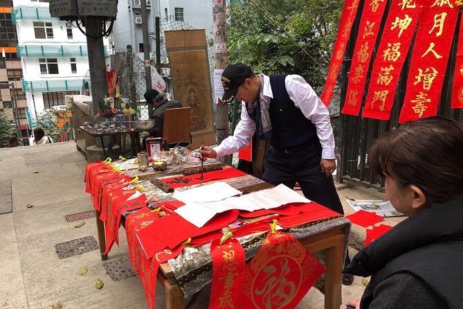 Private Introduction to Hong Kong Walking Tour - Aberdeen Fishing Village and Victoria Harbour