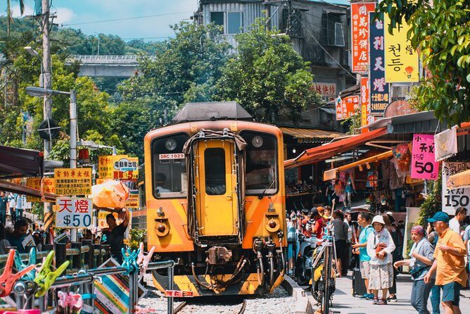 Private Jiufen & Pingxi Day Tour with English-Speaking Guide - A day in the life: What to expect from the itinerary