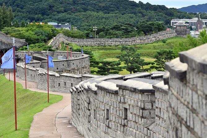 Private Korean Folk Village, Suwon Starfield Libarary&Hwaseong - Transportation and Comfort