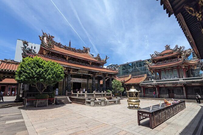 Private Longshan Temple and Dadaocheng Walking Tour - A Closer Look at What You’ll Experience