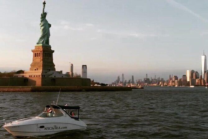 Private Luxury Daytime Boat Tour in New York City - 1 Hour - Practical Details and Tips