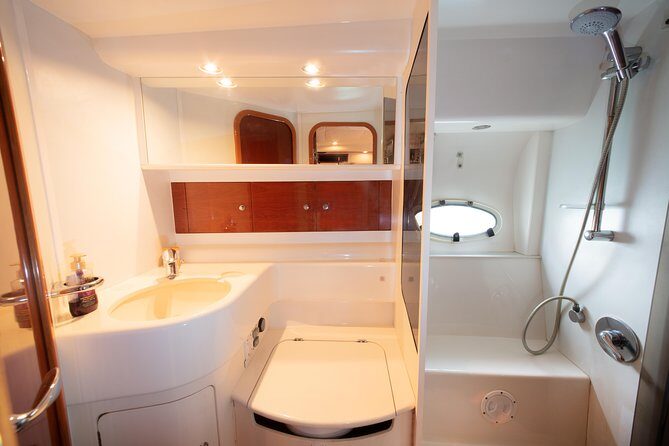 Private Luxury Everest Yacht Cruise from Dubai Marina - Who Should Book This Experience?