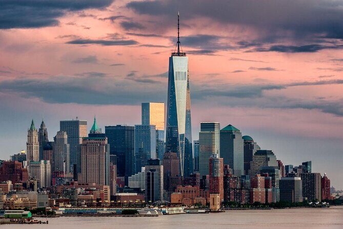 Private Luxury Sunset Boat Tour in New York City - 1 Hour - Key Points