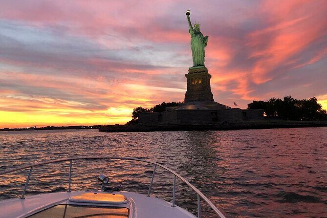 Private Luxury Sunset Boat Tour in New York City - 1 Hour - The Experience and What Travelers Say