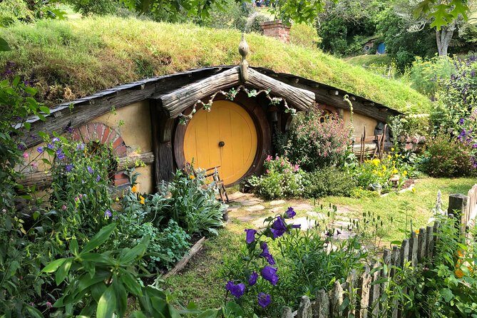 Private Luxury Tour to Hobbiton Movie Set & Waitimo Glowworm Cave - Who Should Consider This Tour?