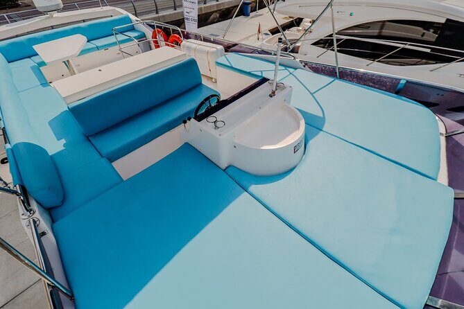 Private Luxury Yacht cruise around Atlantis and Dubai Marina - Authentic Experiences and Positive Feedback