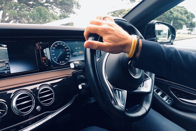 Private Mercedes Airport Transfers in Auckland - A Closer Look at the Private Mercedes Airport Transfer in Auckland